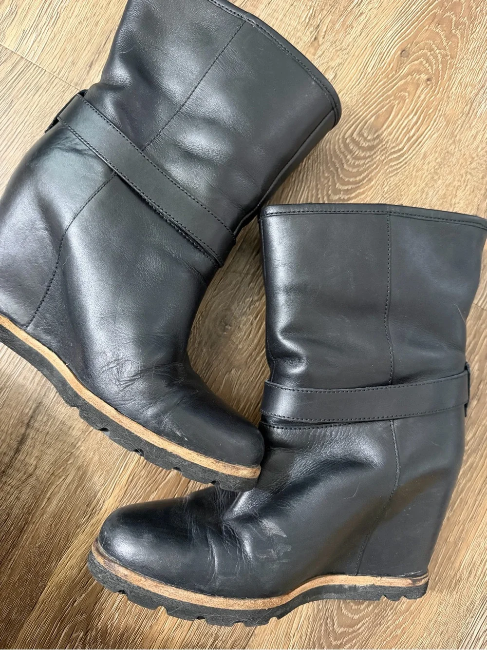 UGG Ellecia Ankle Booties Black Leather Size (7.5US)